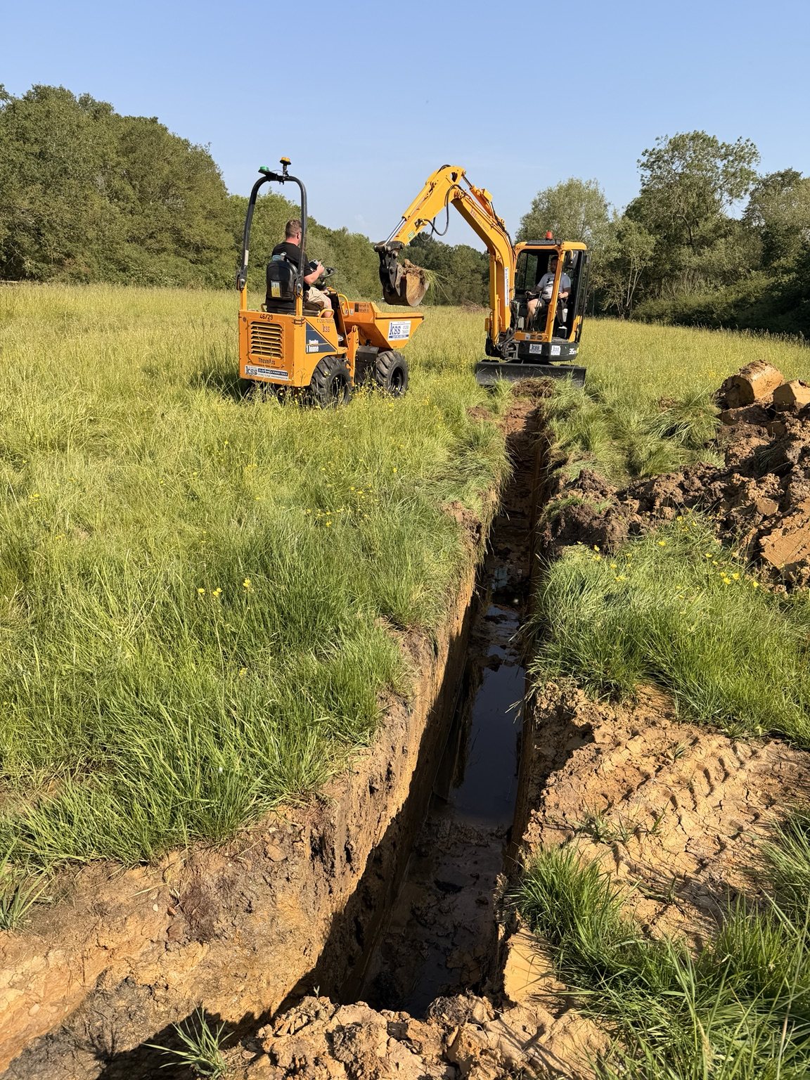 Drainage excavation machinery